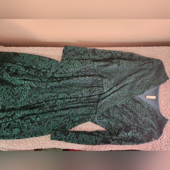 NWOT Elegant Green Lace Dress - Picture 4 of 6